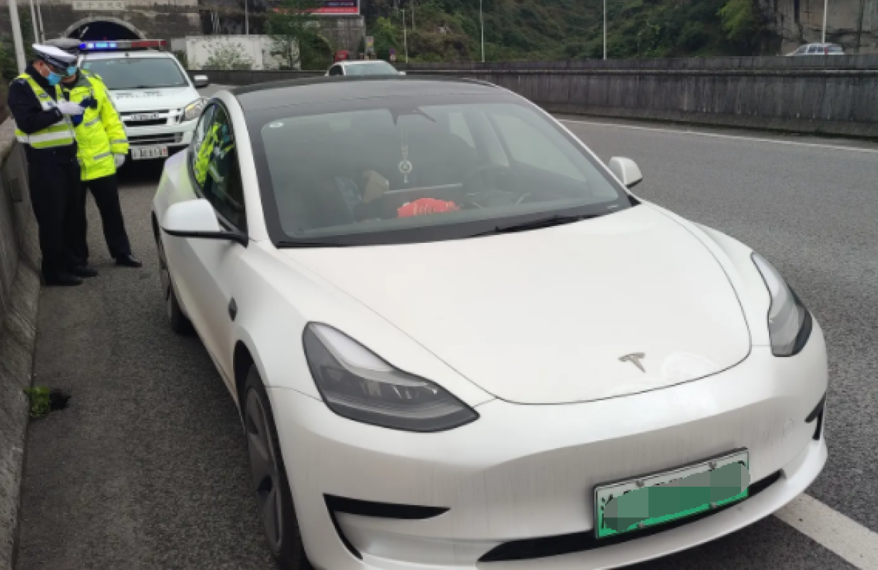 特斯拉不争了！超12万辆Model 3被“召回”，存在安全隐患！