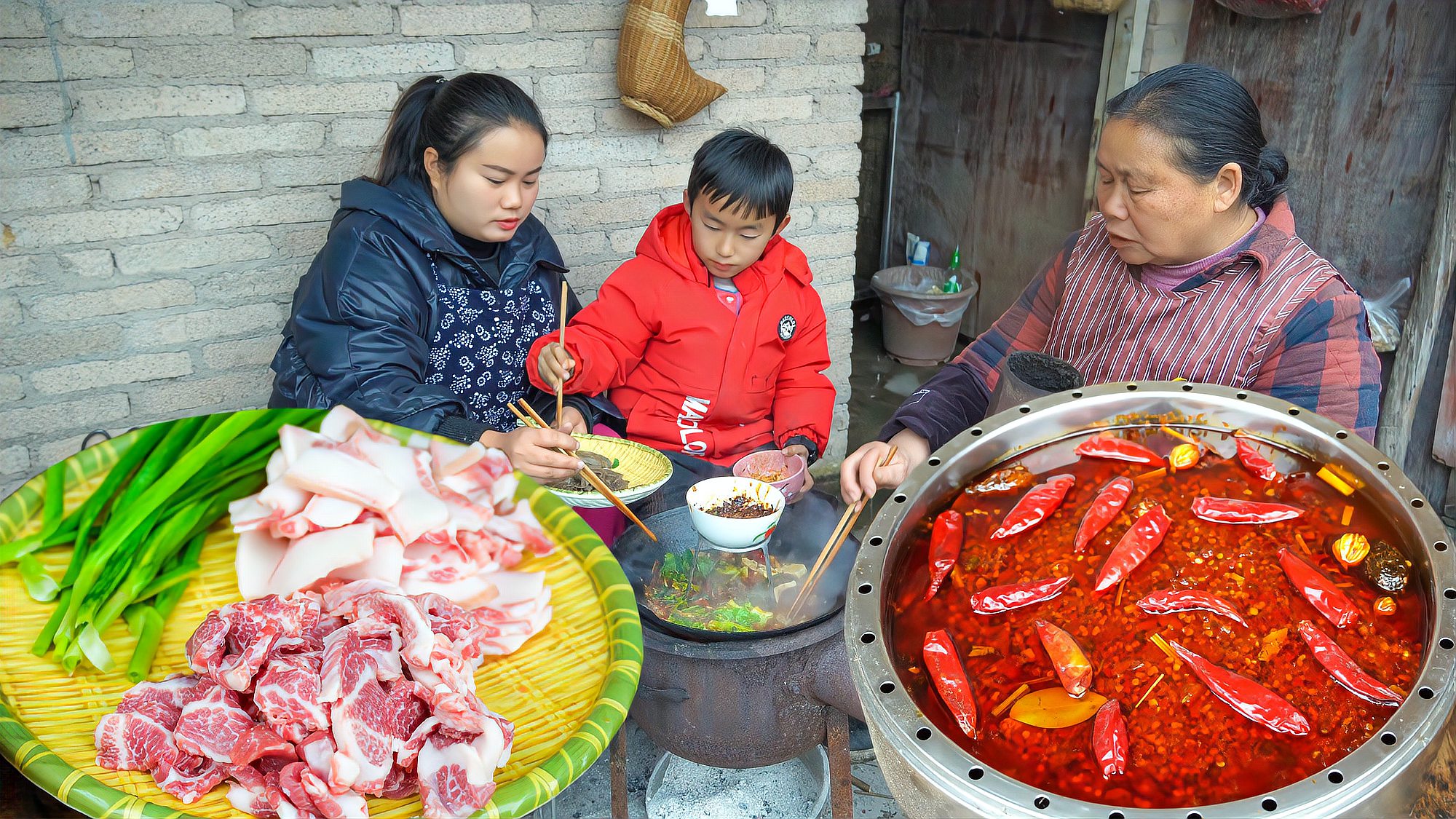 [图]贵州梅子秘制牛油麻辣火锅，放上豆腐千层肚雪花猪肉，这太好吃了