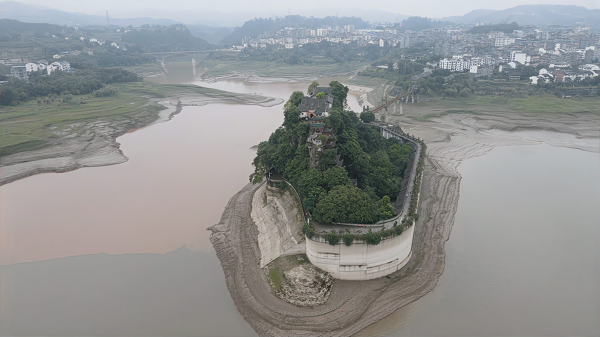 [图]世界八大奇异建筑之一，就藏在重庆的一个小县城，太神奇了