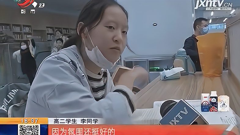 [图]「“双节”长假」南昌:图书馆里觅书香 享受另一种慢时光