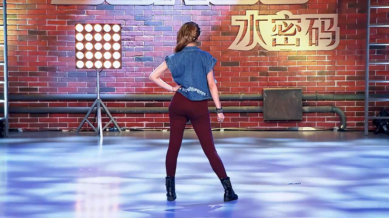 中国好舞蹈：高个女孩上好舞蹈，跳火辣劲舞，
