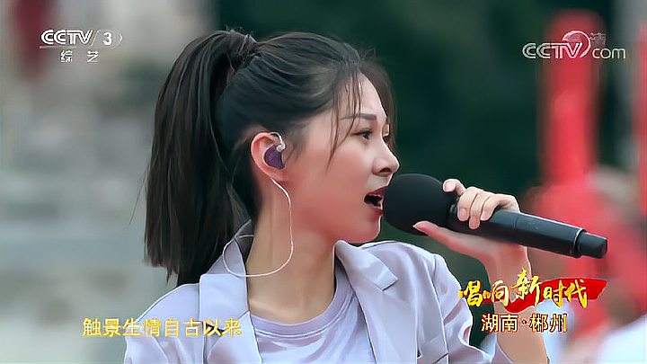 [图]美女阿悠悠演唱歌曲《你若三冬》,歌声优美,独特烟嗓好听至极。