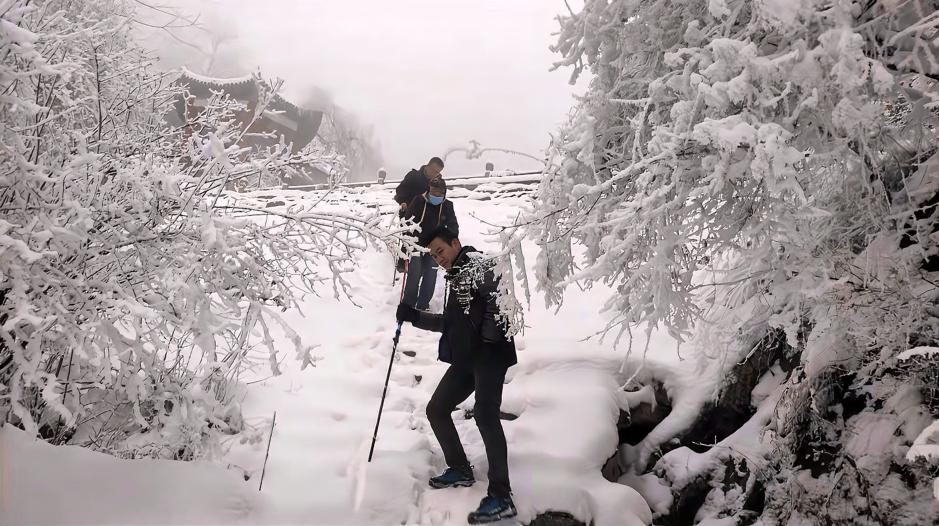 [图]带网友终南山爬山赏雪寻隐,山里雪厚度40厘米,网友直呼太可惜了