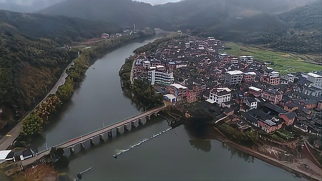 [图]守护绿水青山 绘就生态画卷