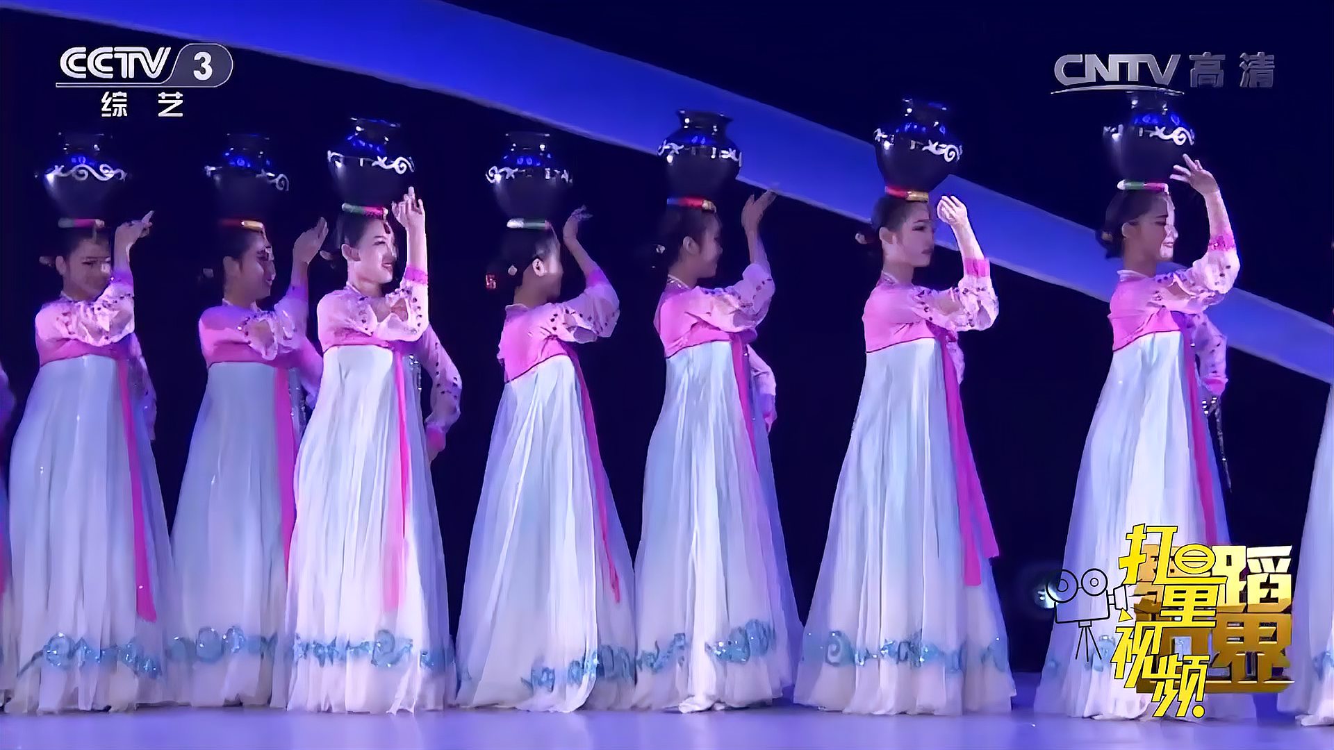 朝鲜族特色舞蹈《顶水舞》，舞姿优美令人大饱眼福丨舞蹈世界