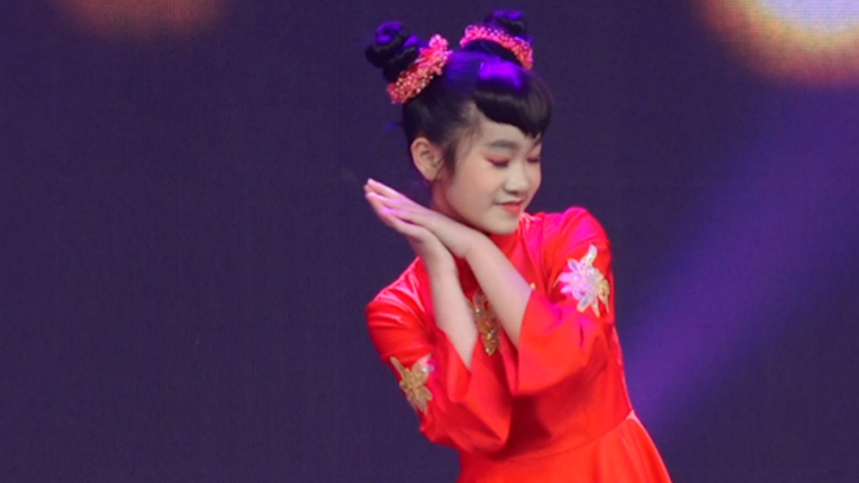 少儿独舞《中国芭比》，很火的舞蹈，刘雨晨小朋友表演的很棒！