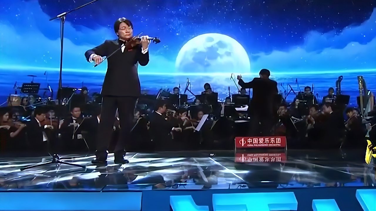 [图]薛伟老师小提琴演奏《思乡曲》,现场伴奏,真是一场视听盛宴!