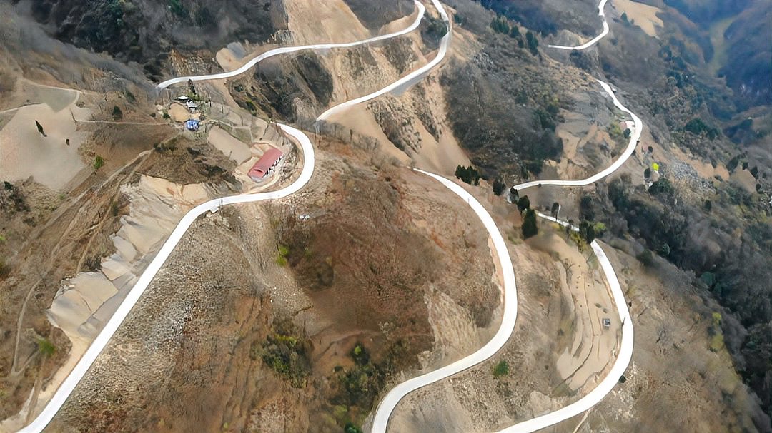 [图]陕西最牛盘山公路,一个敢设计一个敢修,一不小心就掉山沟里