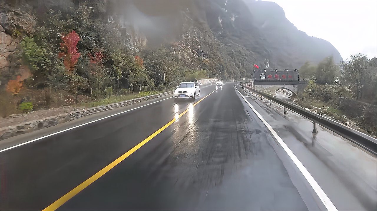 [图]陕西蓝田蓝桥镇雨中出发上路