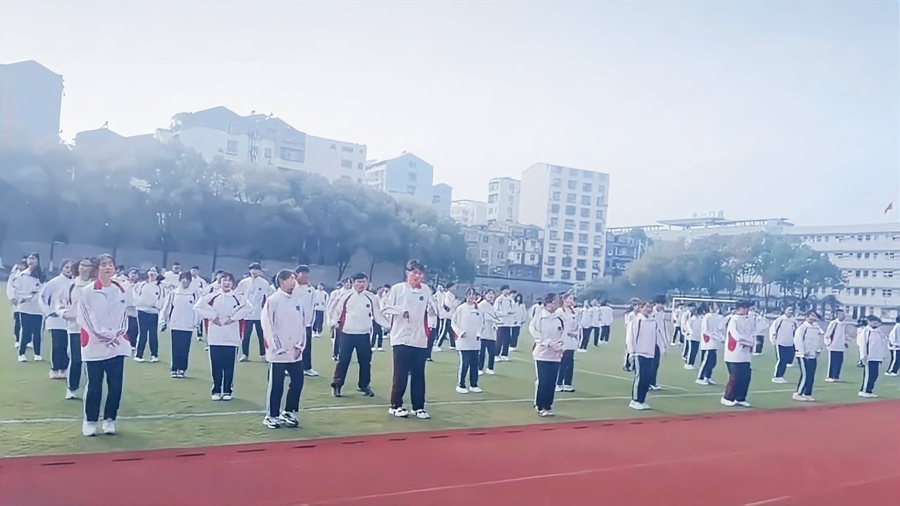 [图]全校同跳《加油!AMIGO》,湖北荆门一学校玩出了新花样,羡慕吗