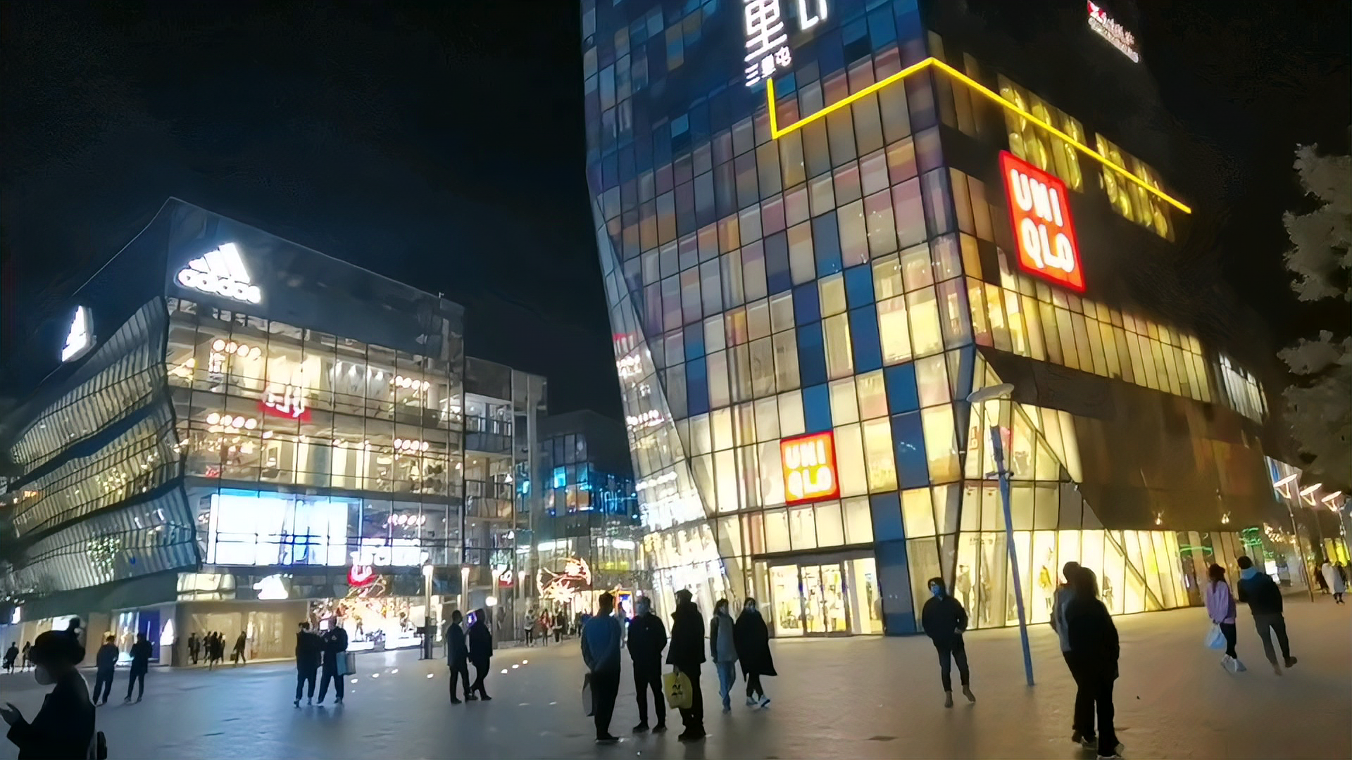 [图]北京三里屯夜景实拍,SOHO灯火通明,酒吧街冷冷清清