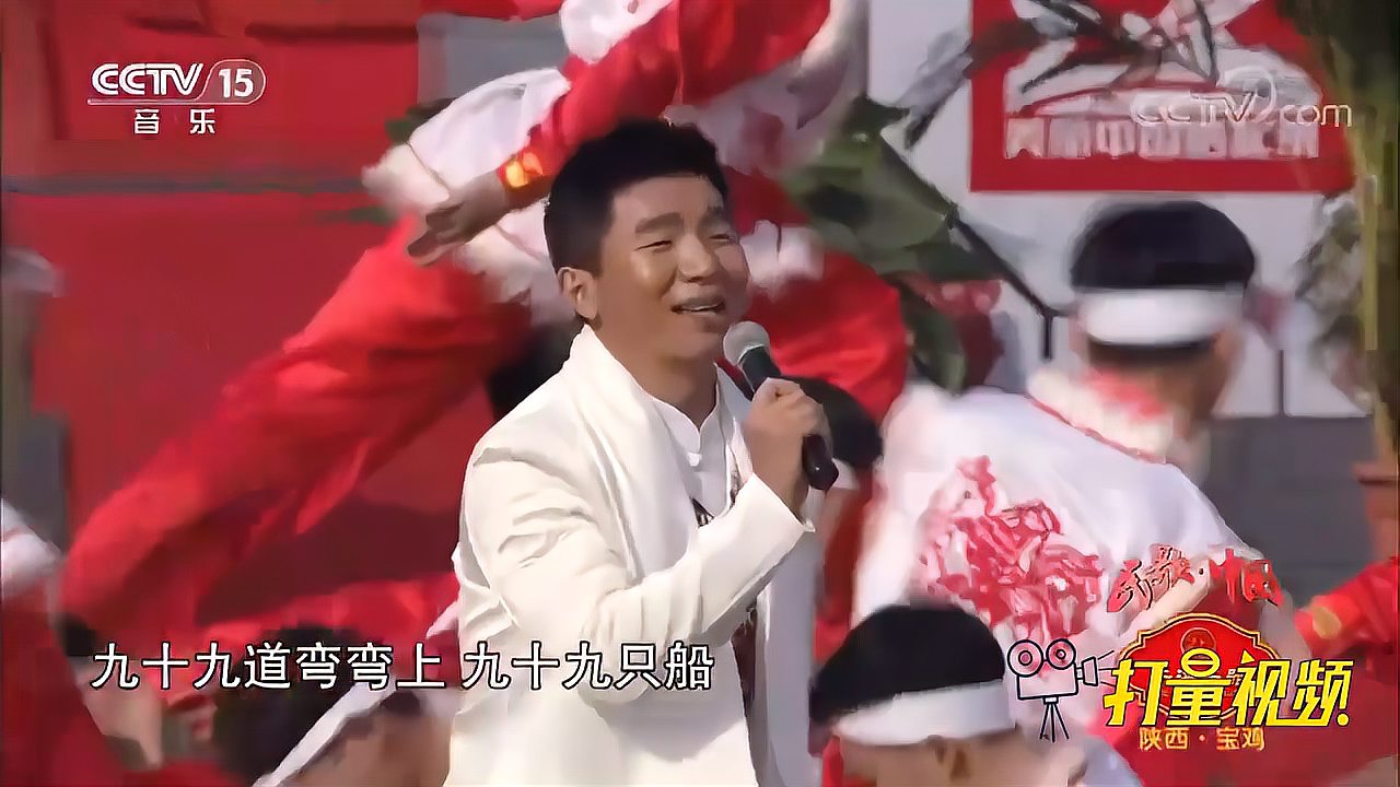 [图]杜朋朋演唱《黄河船夫曲》,歌声响彻云霄,太惊艳了|民歌中国