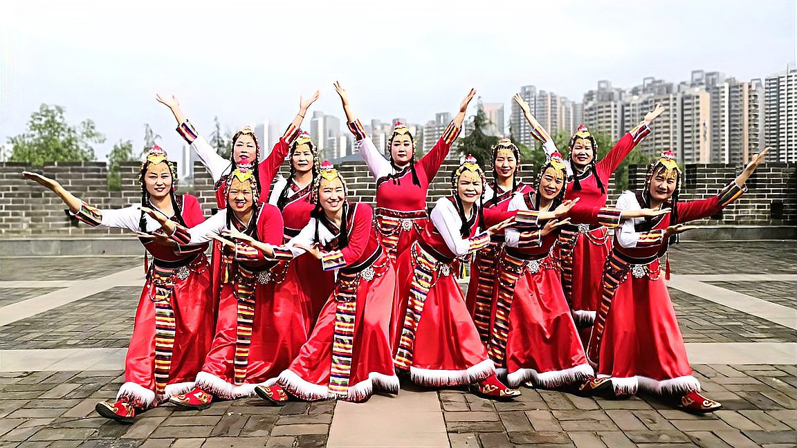 原创队形版藏族广场舞《北京的金山上》老歌新跳，流畅唯美！