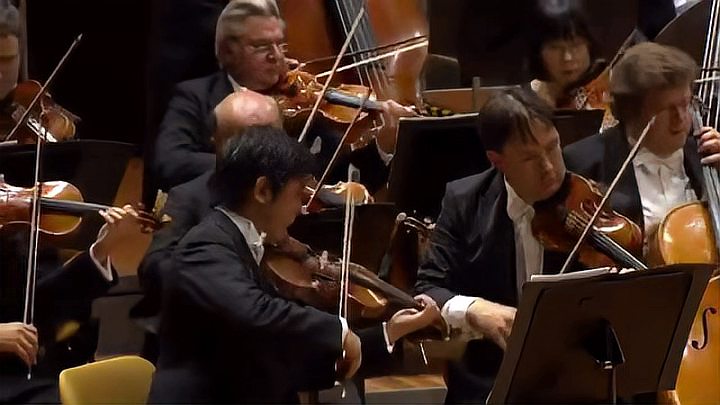 [图]柏林爱乐乐团演奏莫扎特第40交响曲/指挥:西蒙·拉特