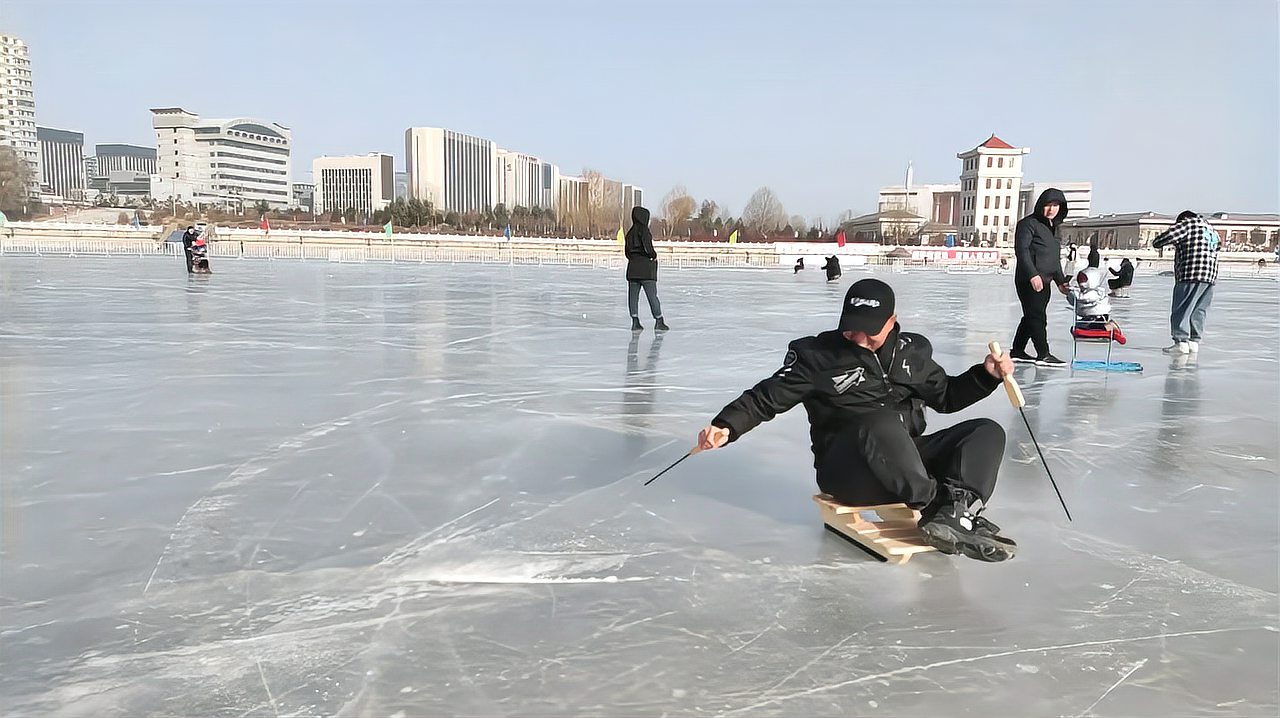 [图]呼和浩特如意河,免费冰场和人造雪,拿个冰车来找童年回忆吧