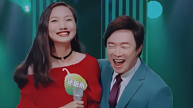 [图]费玉清与美女粉丝合唱《嘿嘿嘿》，嗓音欢快又俏皮，好好听呀！