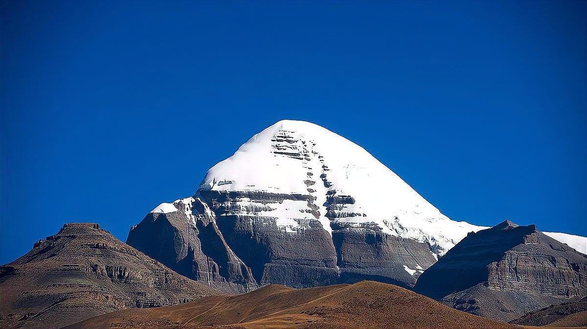 [图]我国这座圣山,高度远低于珠峰,但至今无人登顶,是什么原因?