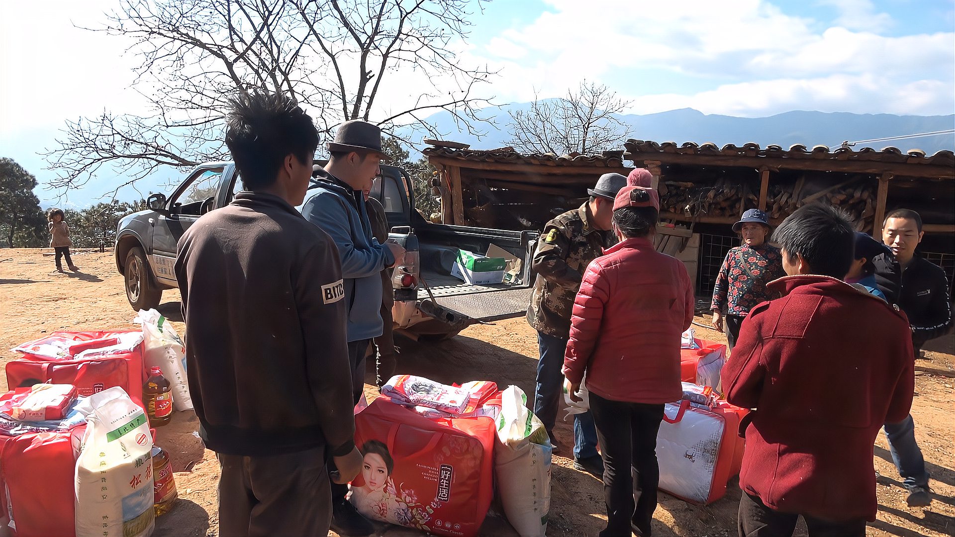 [图]王胖走进大凉山，体验彝族同胞的热情，愿她们早点适应现代文明