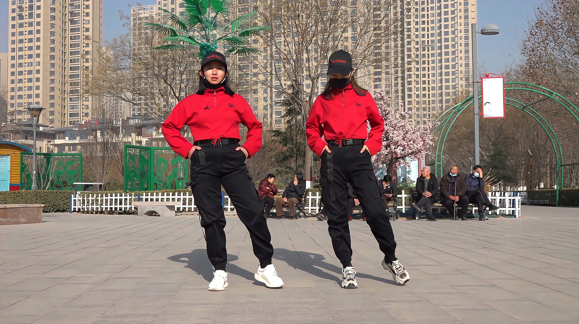 简单易学的5步广场舞《玩腻》，舞曲动感，跳起来更带劲