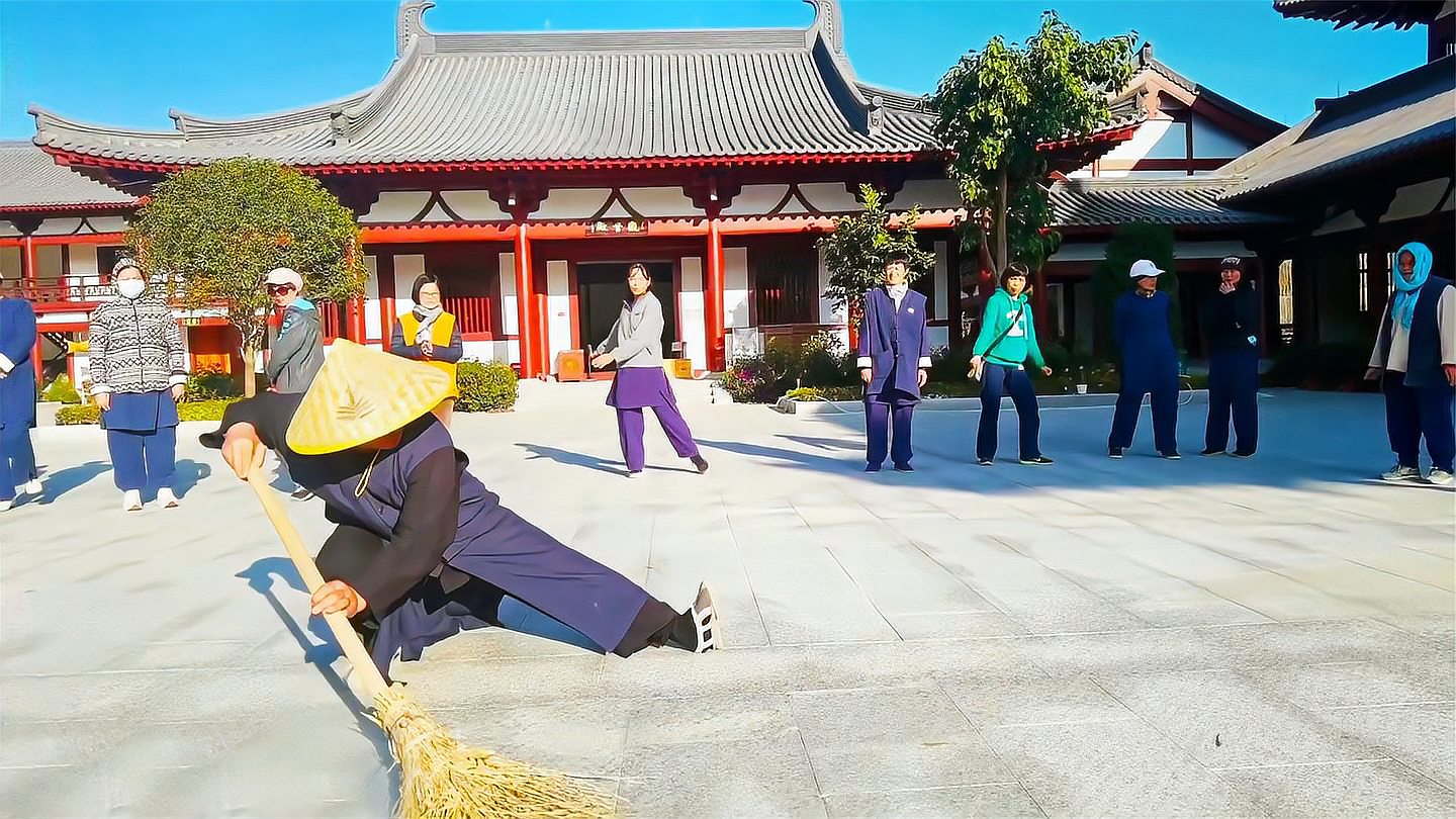 [图]走,跟少林释德建练功夫