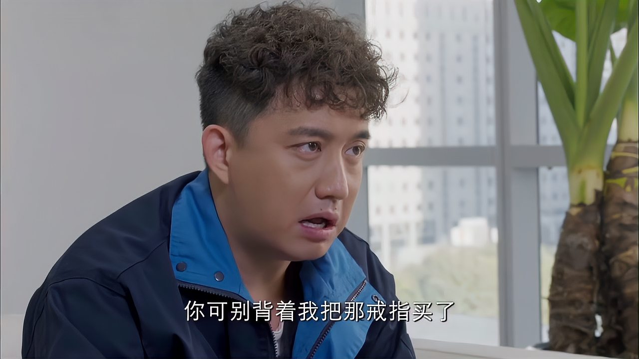 [图]我爱男闺蜜:穷小子和女强人谈恋爱,拼命赚钱买钻戒,累睡着了!