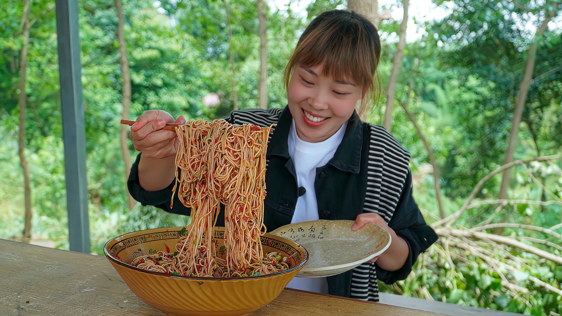 [图]秋妹做了四川凉面，配上自己腌的酸萝卜，夏天来上一盘，好爽口