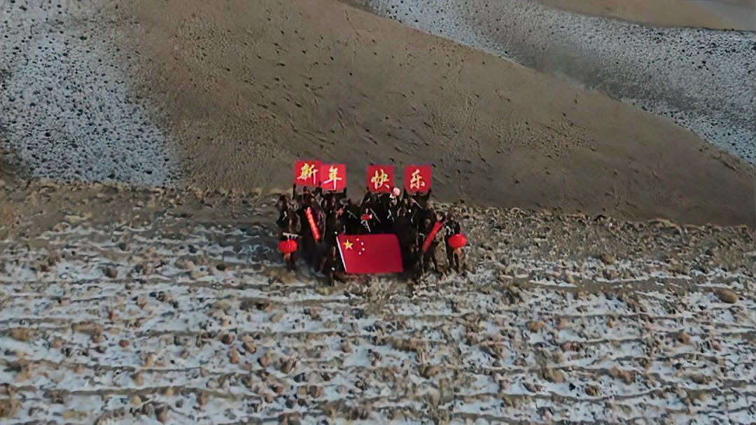 [图]冰天雪地翻越好汉坡！边防官兵在5306高地送来喀喇昆仑的新春祝福