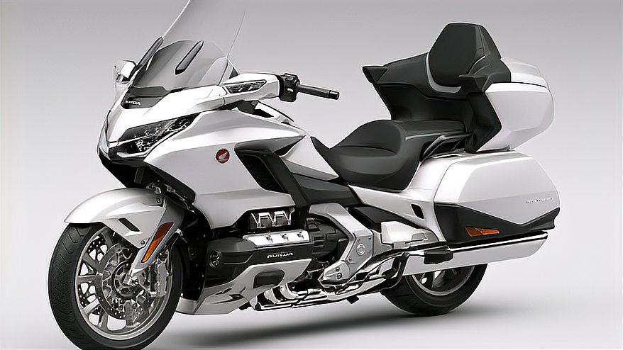 [图]2021款 本田Goldwing 1800 6汽缸引擎搭配双离合器变速箱