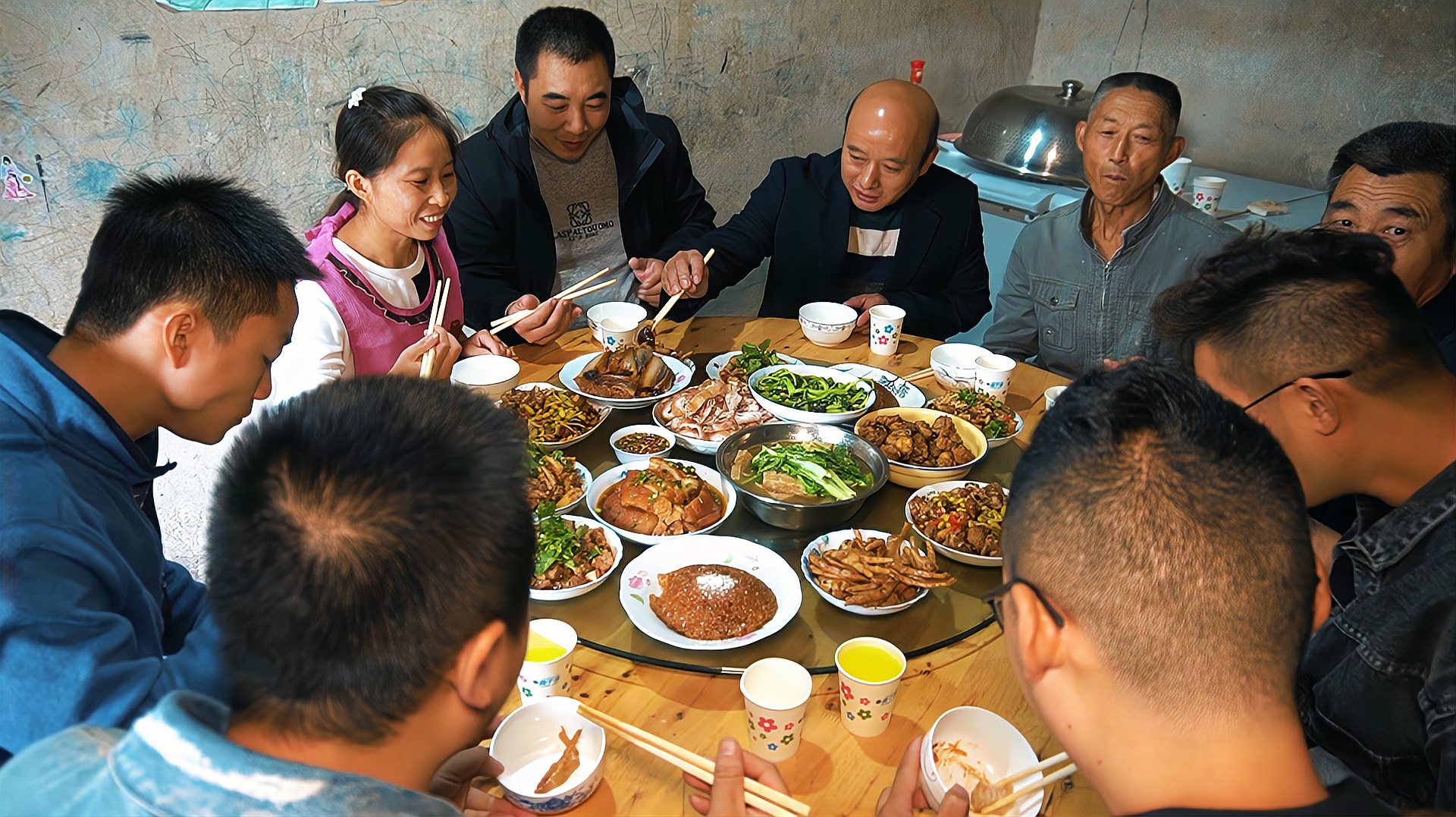 [图]包立春过生日，桃子姐做两桌硬菜招待亲戚好友，大家吃得开开心心