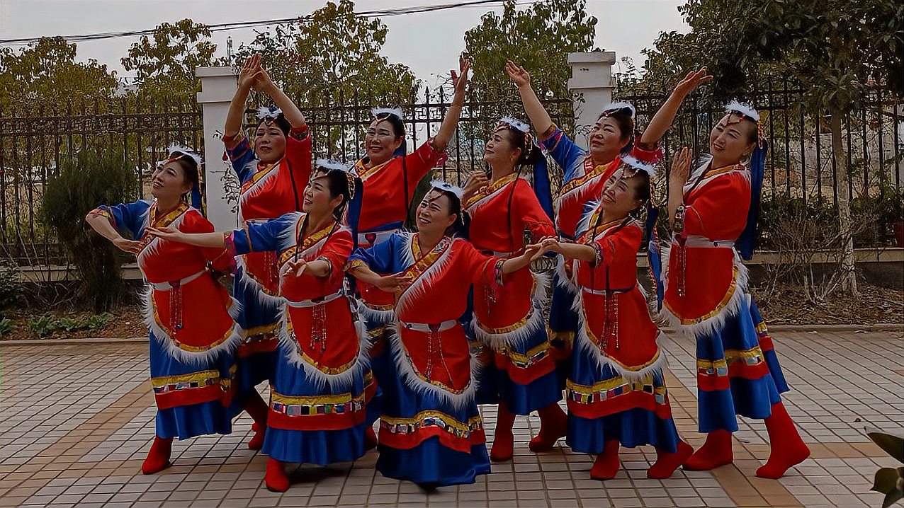 [图]节奏欢快漂亮的《青春踢踏》