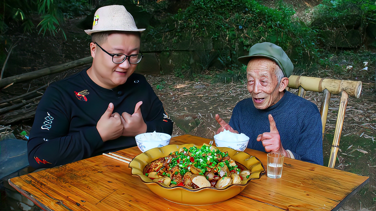 [图]川渝名菜“芋儿鸭”教程来了，鸭肉脱骨，芋头软烂，老少皆宜