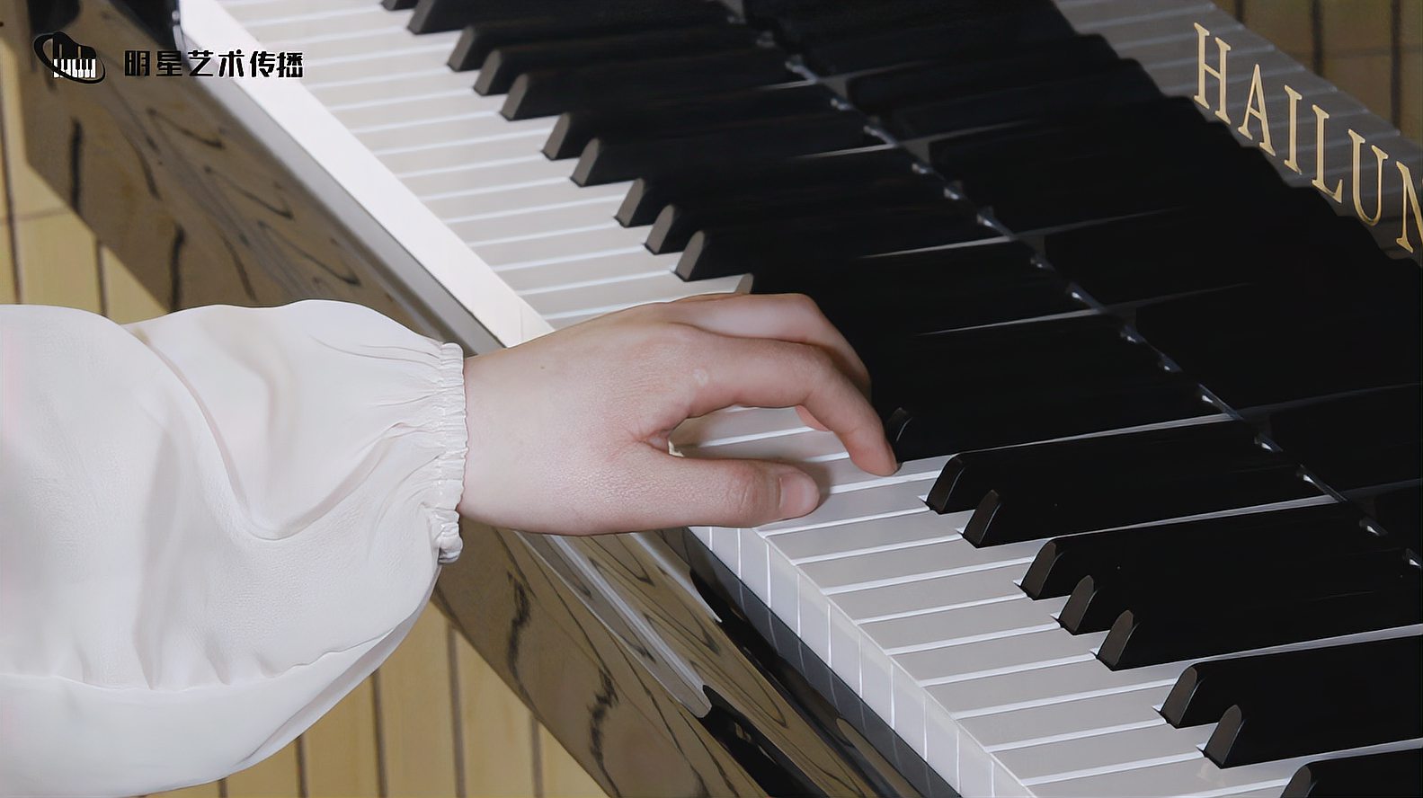 [图]左手怎么进行伴奏?钢琴入门教学,一节课教你学会《海军工兵》