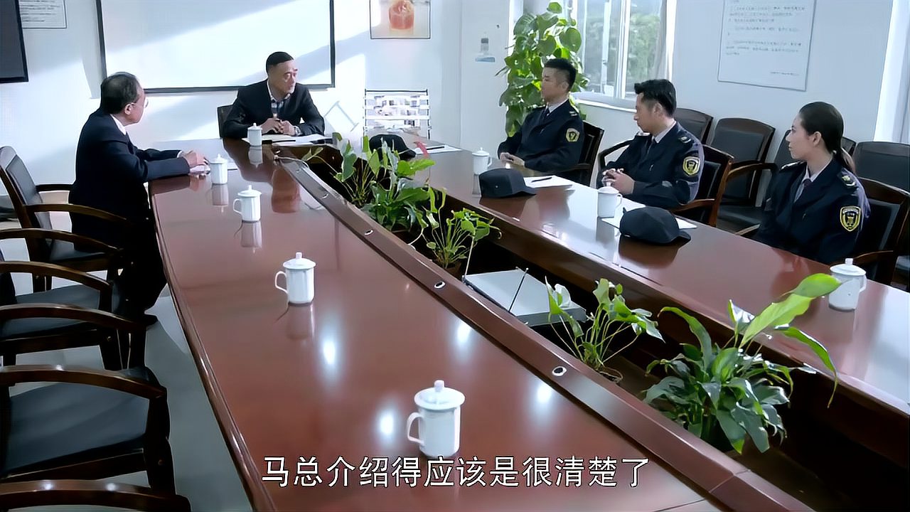 [图]国家底线:警花上班迟到被罚,一怒之下,买了辆大奔