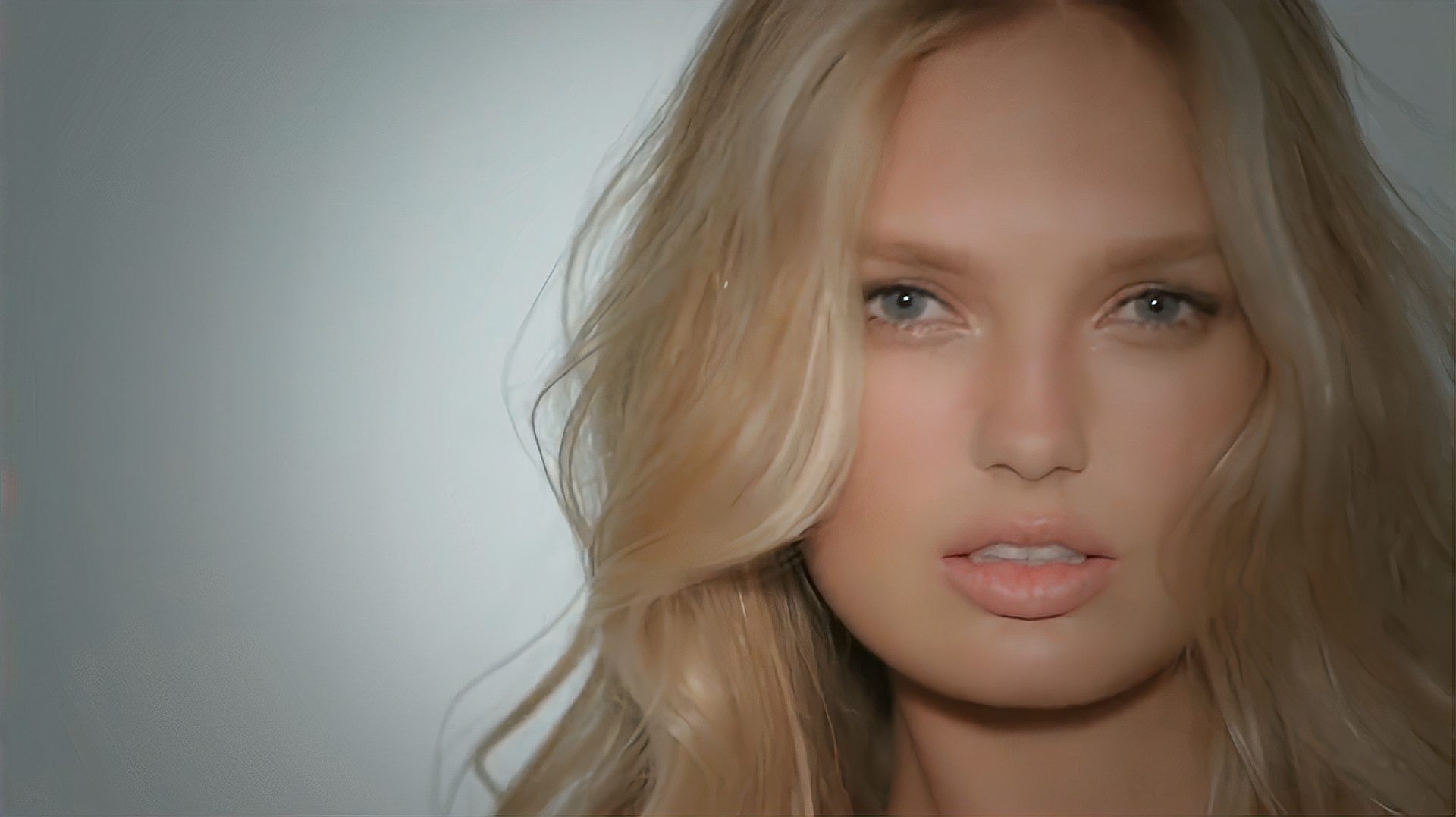 [图]维密天使 Romee Strijd:邻家女孩,鬼灵精怪