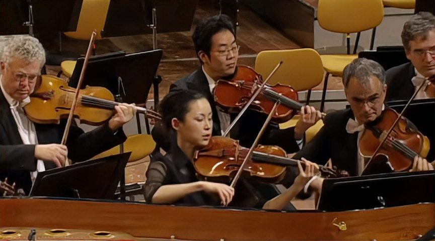 [图]莫扎特《D大调嬉游曲》小步舞曲/巴伦博伊姆指挥柏林爱乐乐团2001