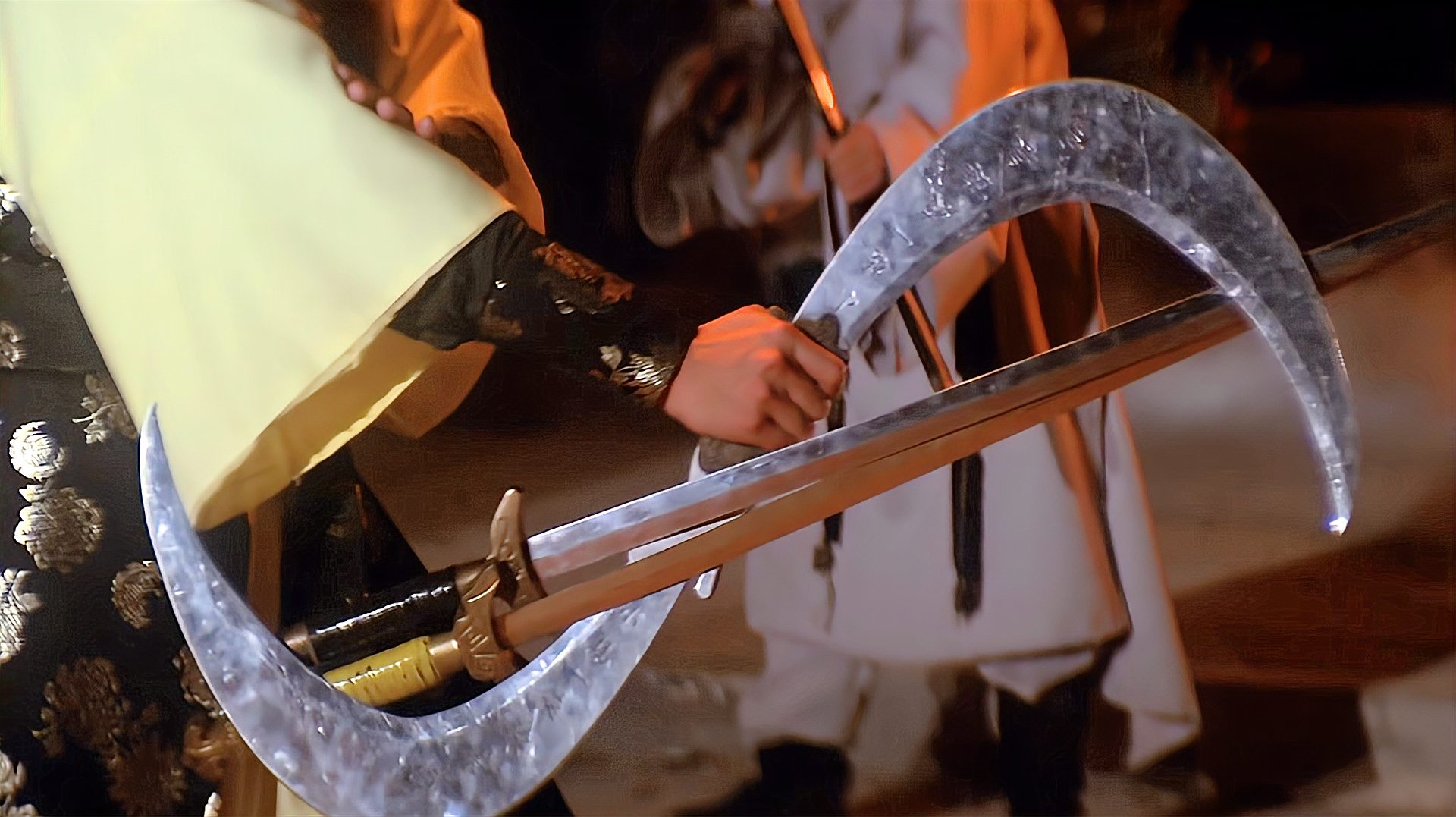 [图]老港片：用千年寒山冥铁铸造的刀，可变形，能克制天下所有武器