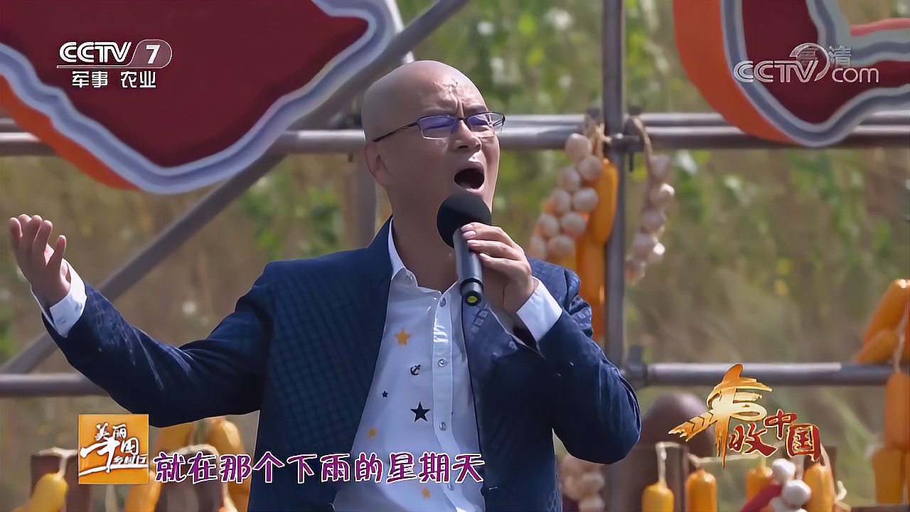 [图]李进演唱《你在他乡还好吗》，感人肺腑的歌声，直接听哭了