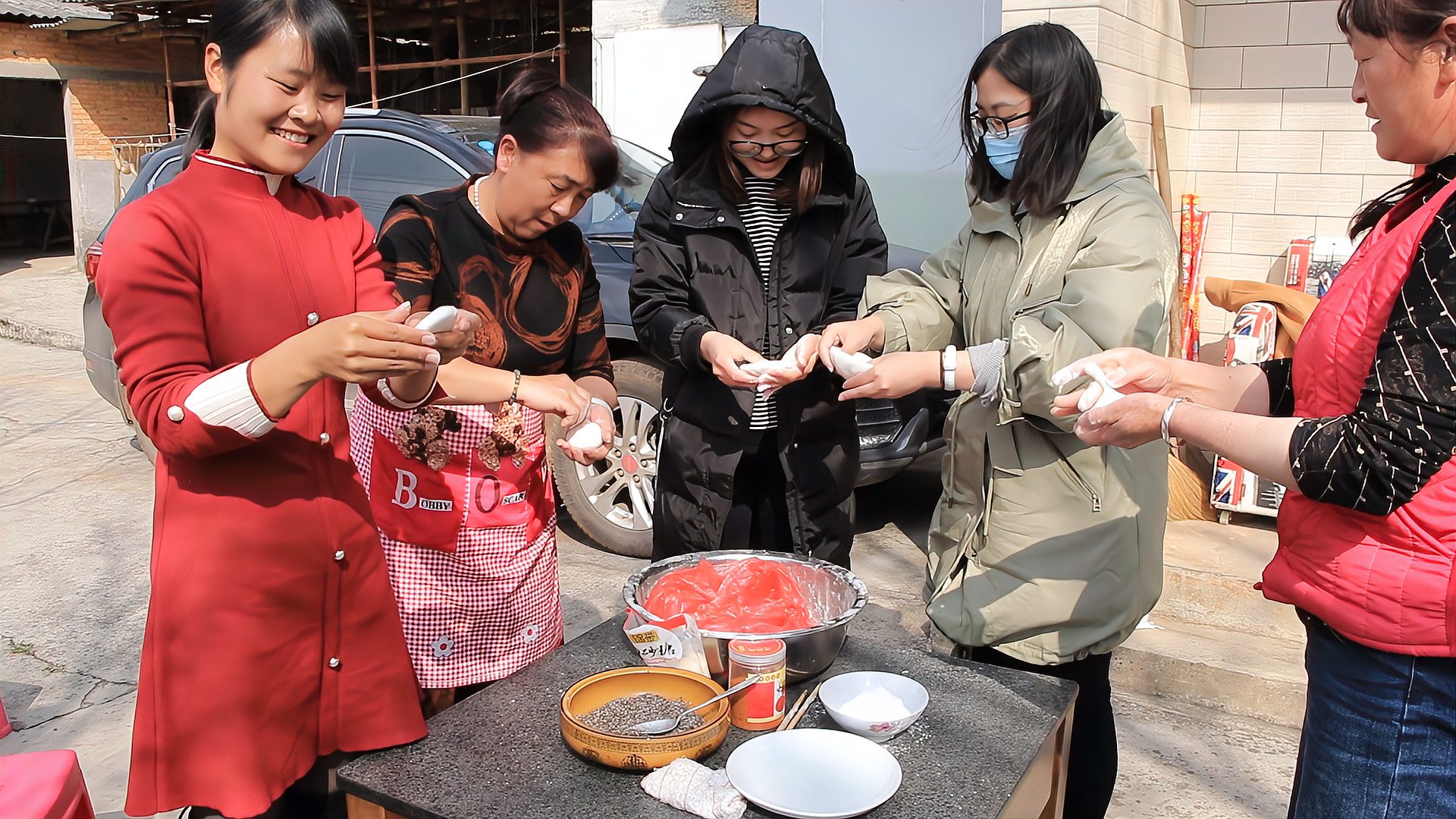 [图]过年不能少的糯米粑粑，家里人都一起动手做，软糯好吃又香甜