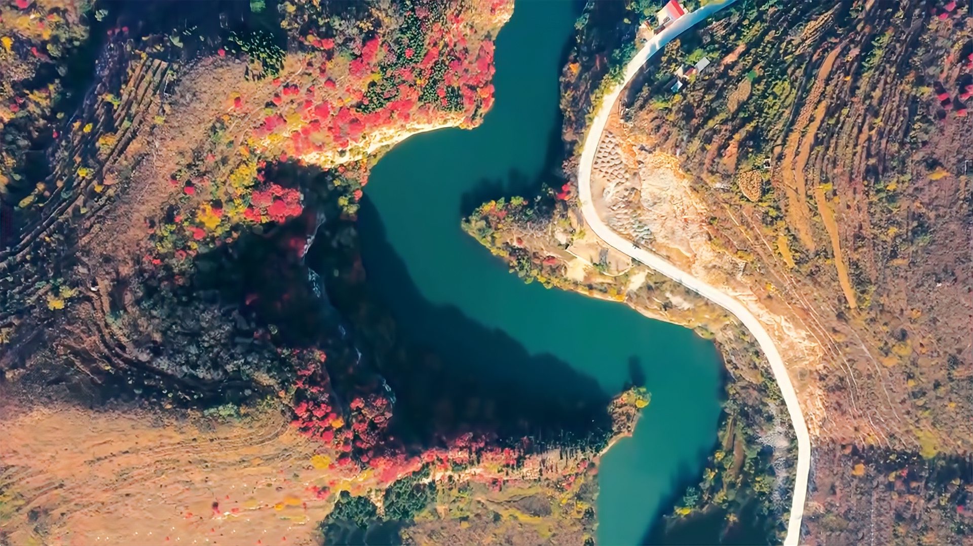 [图]山东博山盘山自驾公路,石门十八盘坡陡弯急,漫山春色风景绝美!