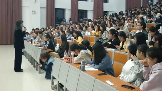 [图]课程火爆!河南师范大学开设恋爱课,教室里座无虚席