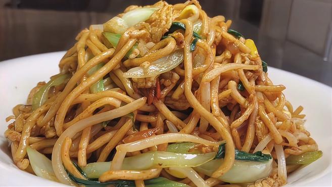 炒面怎么做才筋道不粘锅?很多人都做了,大厨教你技巧值得收藏