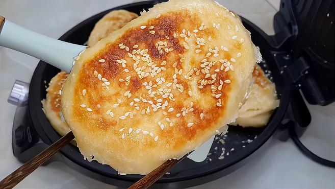 烧饼这做法才最正宗,擀杖一压,没有烤箱也能成功,真的太好吃了