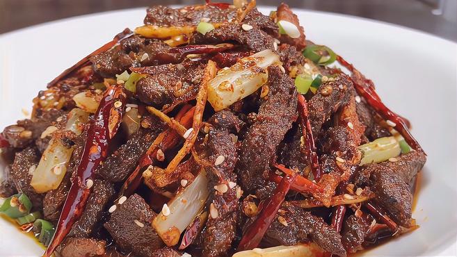 厨师长教你干煸牛肉丝的家常做法,步骤详细,干香麻辣下酒又下饭