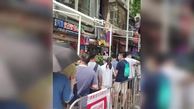 深圳一网红奶茶店开业排队到30000号