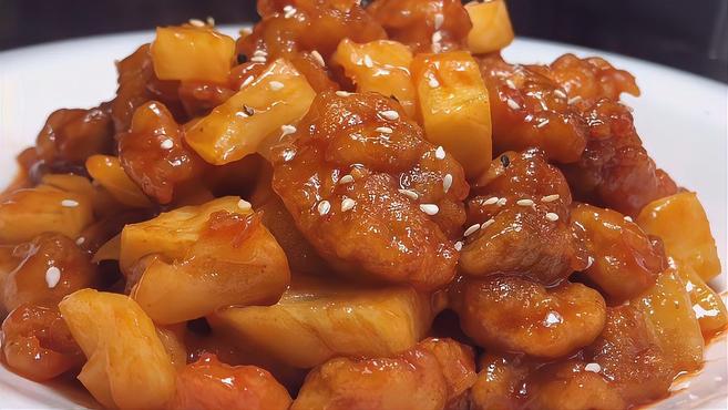 厨师长教你菠萝鸡丁的家常做法,步骤详细,酸甜适口下酒又下饭