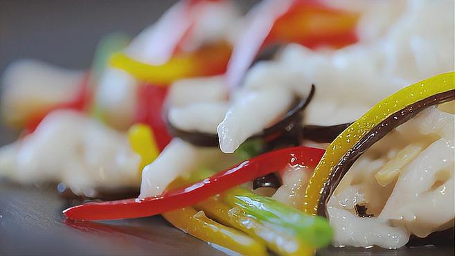 寻味上海丨五彩鳜鱼丝:酥软鱼肉,竟能切丝?