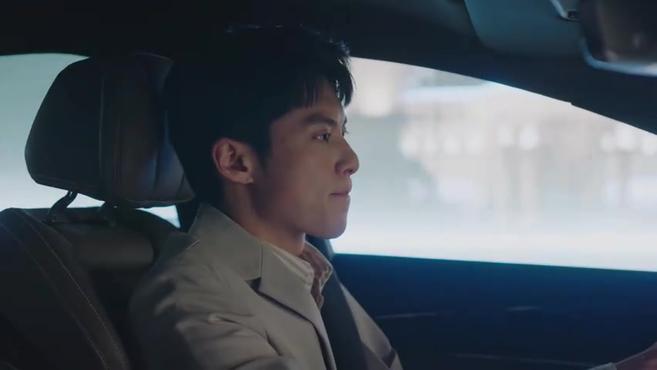 赶来观看#理智派生活# 王鹤棣饰演的祁晓吃醋日常。原来弟弟吃醋以后居然是跑去给情敌徐敏杰当