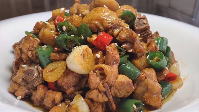 厨师长教你小炒鸡的家常做法,步骤详细,鲜辣入味下酒又下饭