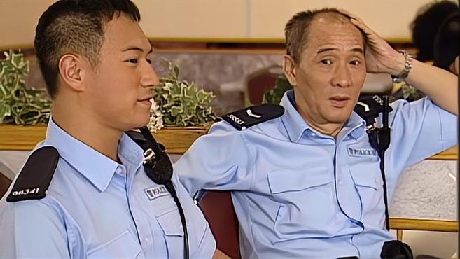 [图]学警出更:几位警官一起吃饭,哪料却被五岁儿童嘲讽,太逗了!