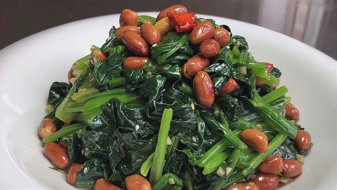 厨师长教你果仁菠菜的家常做法,步骤详细,爽口开胃下酒又下饭